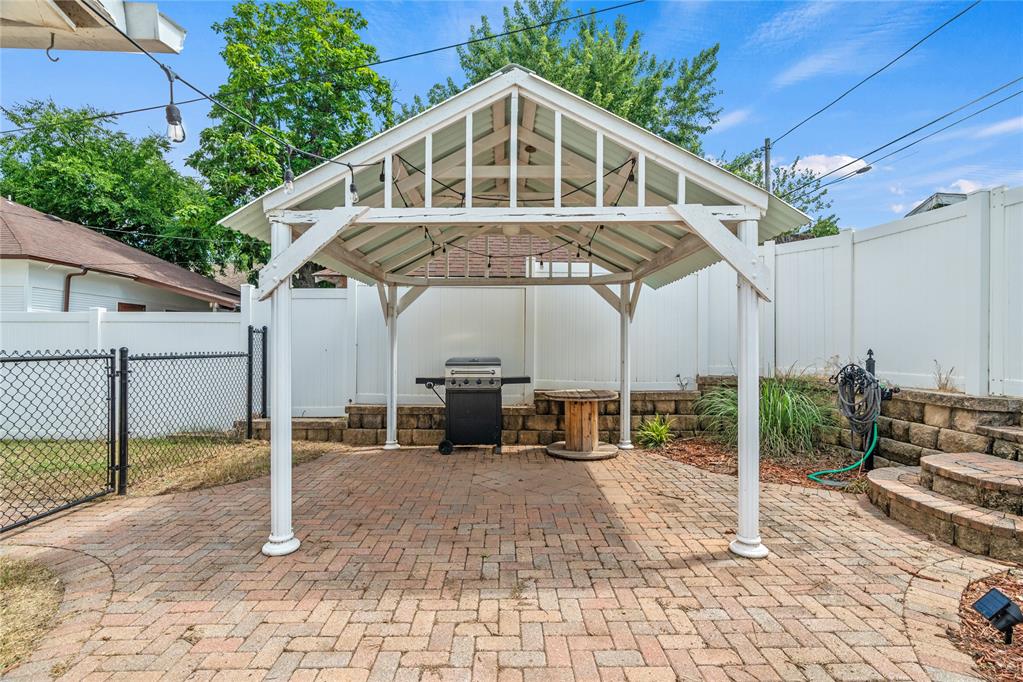 1108 S Hoff Avenue Property Photo 41