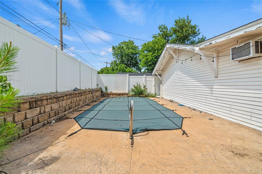 1108 S Hoff Avenue Property Photo 42