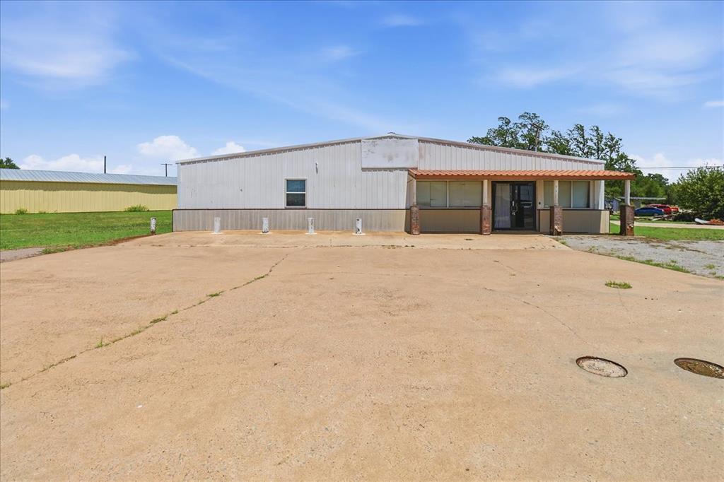 221 S 44 Highway Property Photo 1