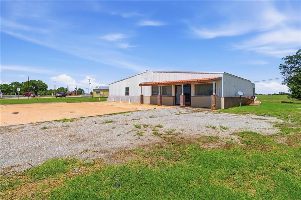 221 S 44 Highway Property Photo 3