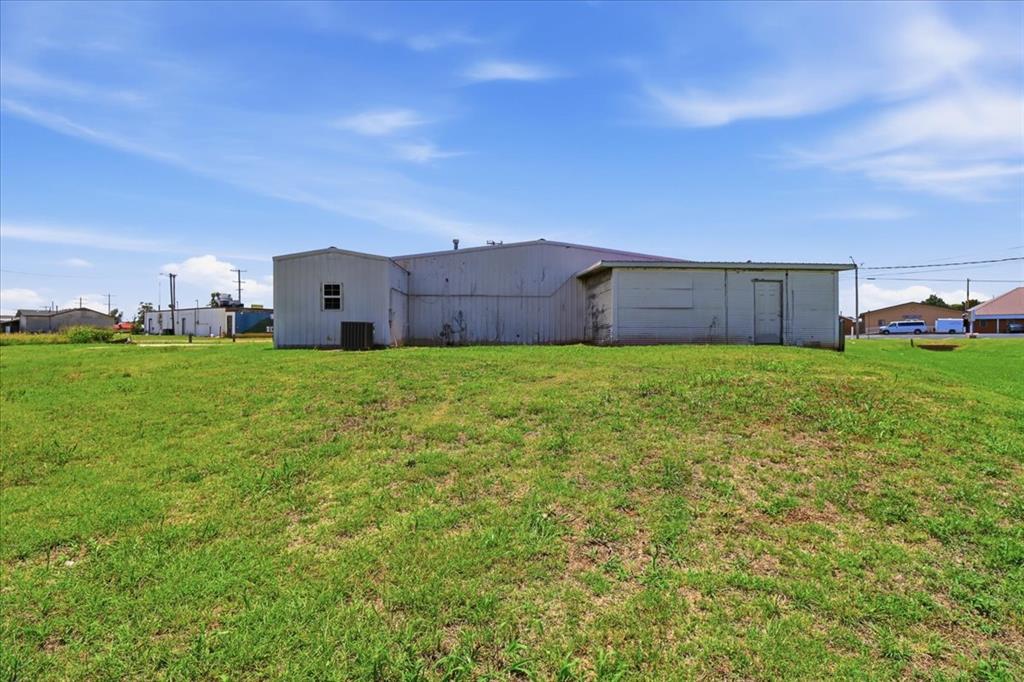 221 S 44 Highway Property Photo 4