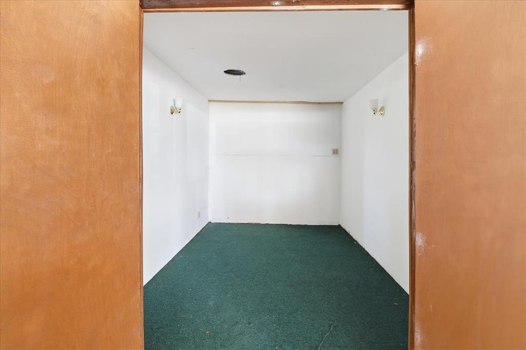 221 S 44 Highway Property Photo 10