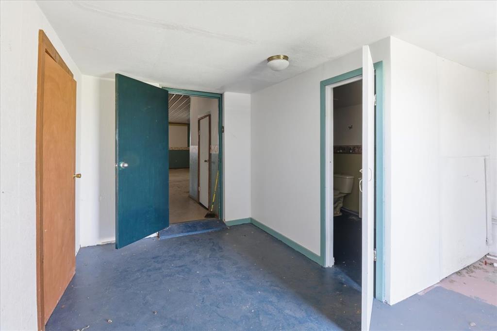 221 S 44 Highway Property Photo 13