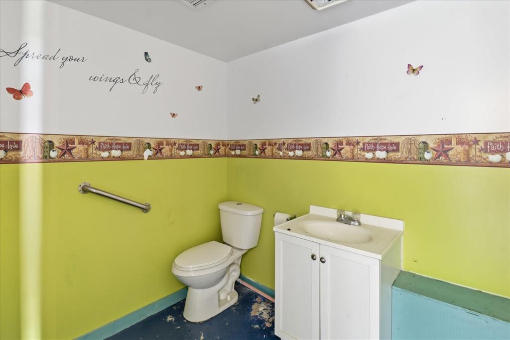 221 S 44 Highway Property Photo 14