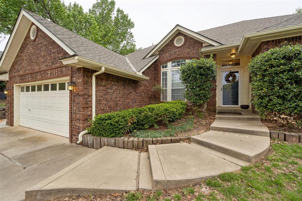 709 N Creek Drive Property Photo 4