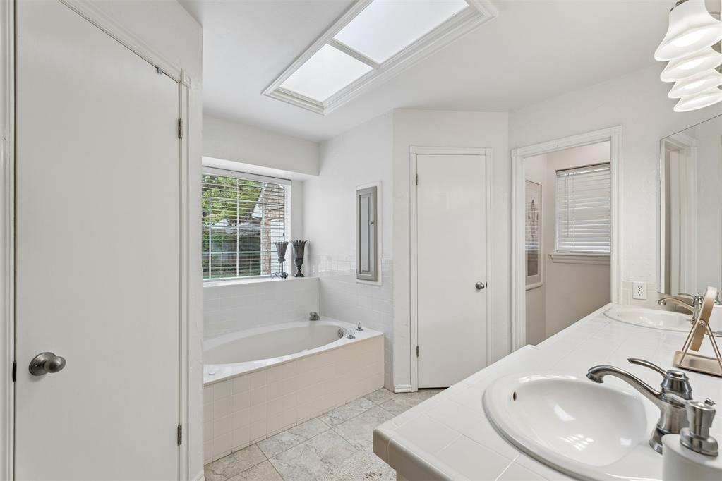 709 N Creek Drive Property Photo 19