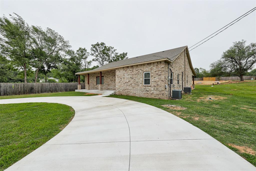 5314 N Post Road Property Photo 4