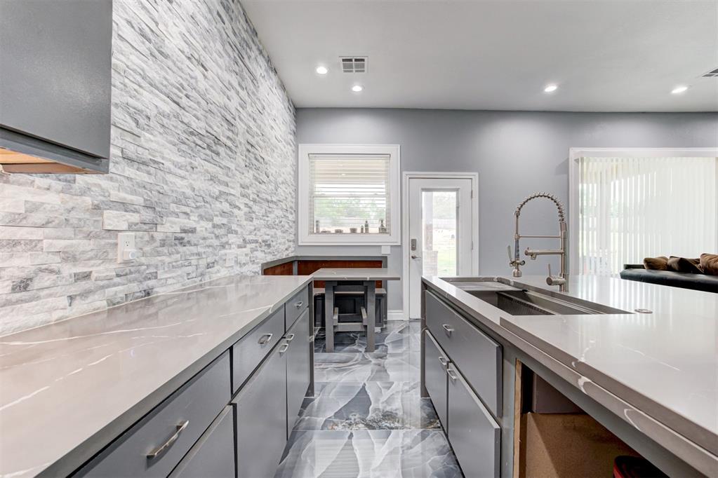 5314 N Post Road Property Photo 17