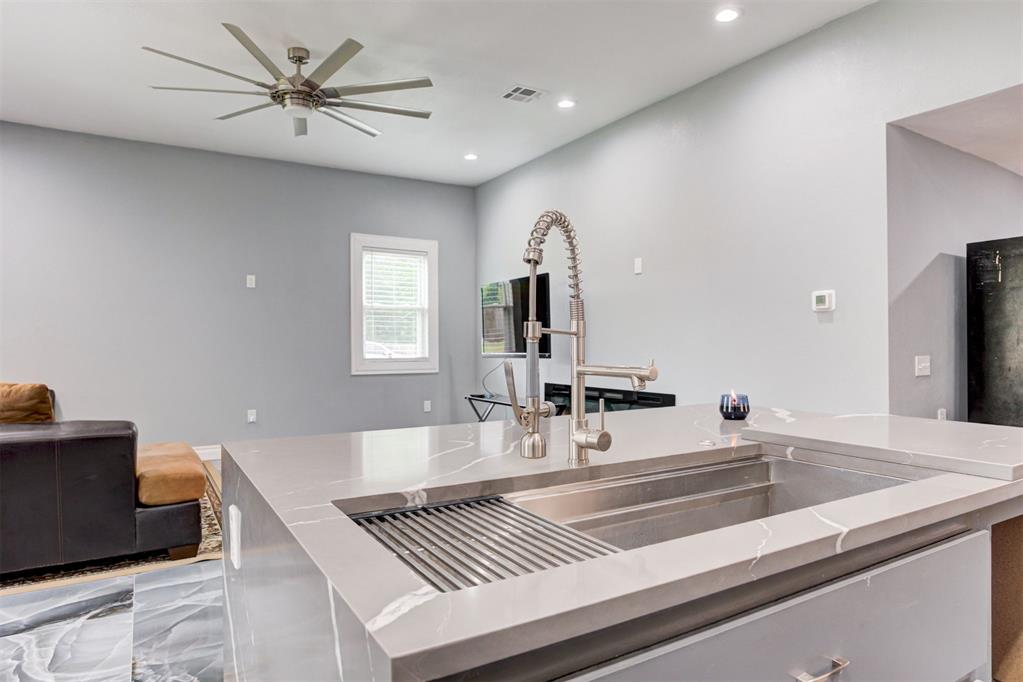 5314 N Post Road Property Photo 18