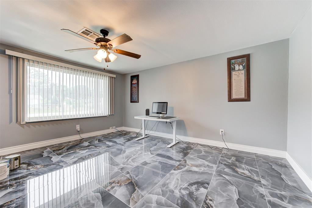 5314 N Post Road Property Photo 20