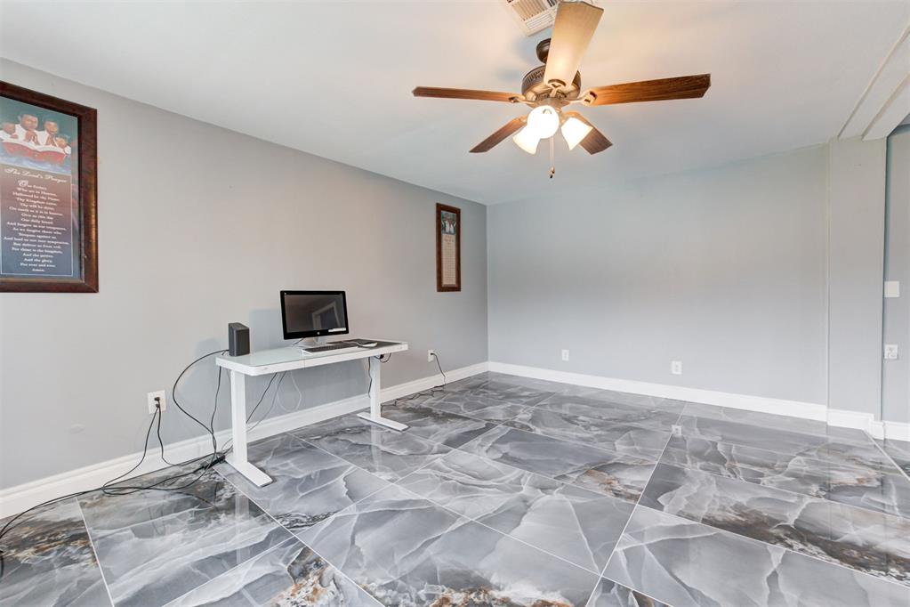 5314 N Post Road Property Photo 21
