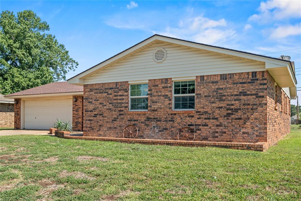 537 Sunset Drive Property Photo 2