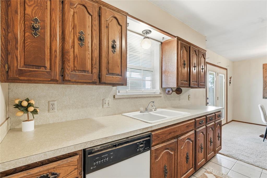 537 Sunset Drive Property Photo 9