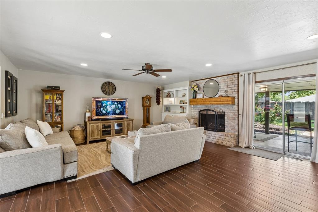 6913 Briarcreek Drive Property Photo 7