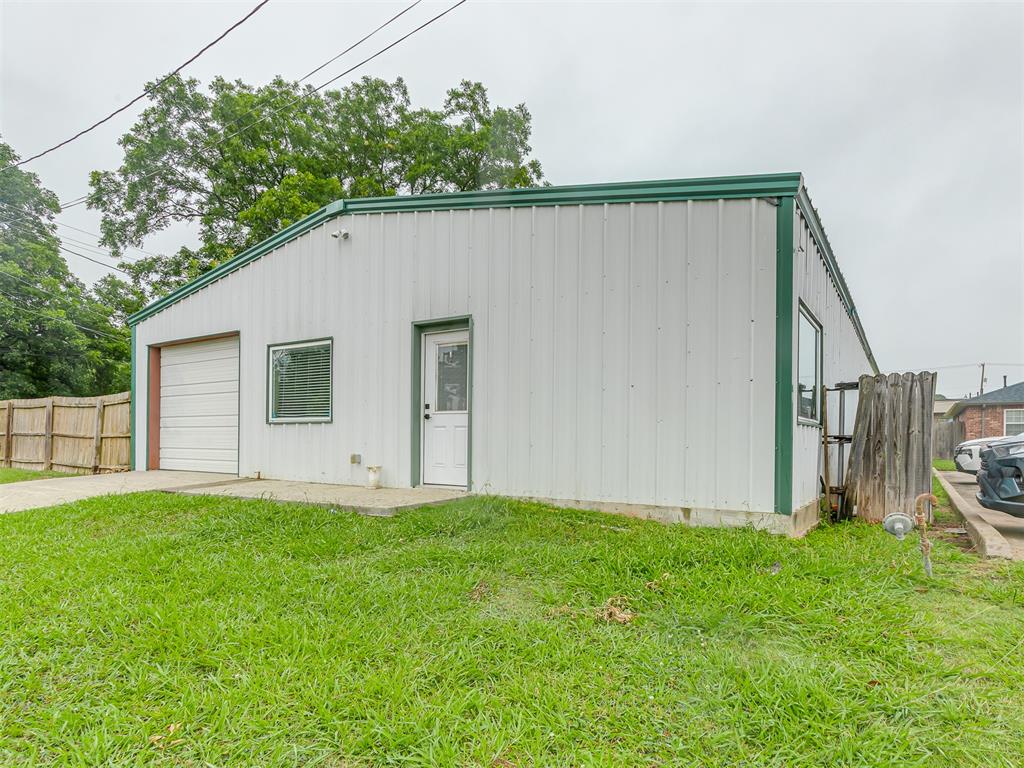 1005 Mitacek Avenue Property Photo 1