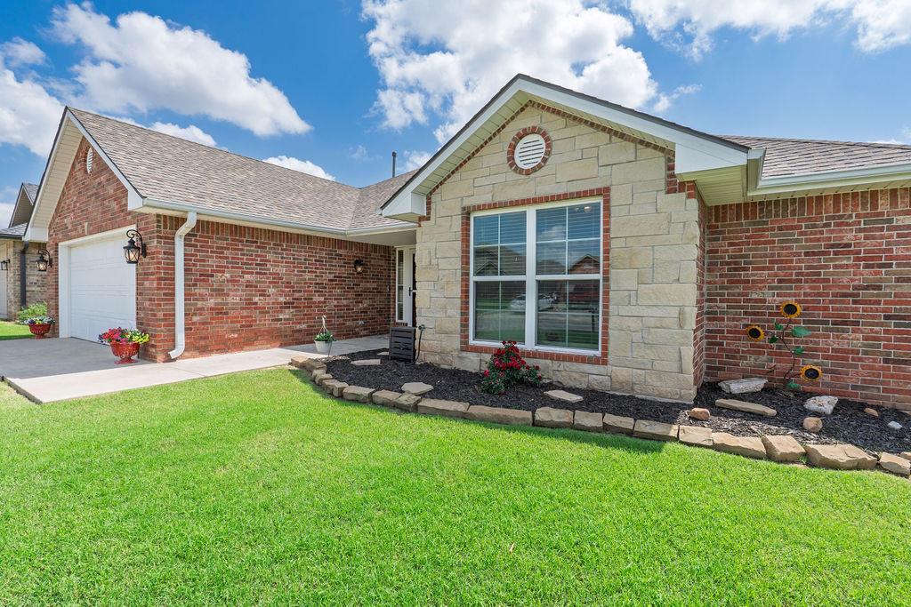 2232 Whispering Pine Boulevard Property Photo 1