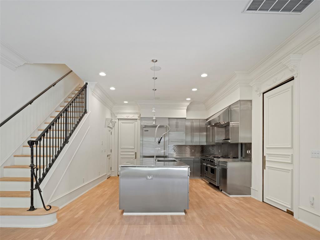 5709 Mistletoe Court Property Photo 32