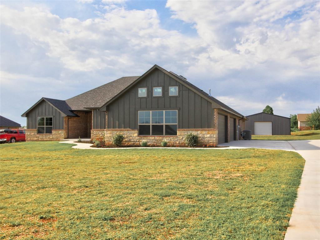 8681 Oak Tree Circle Property Photo 1