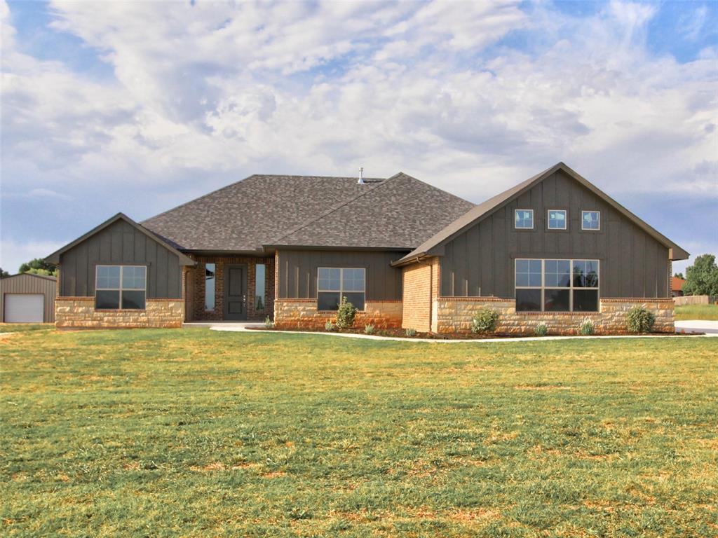 8681 Oak Tree Circle Property Photo 3