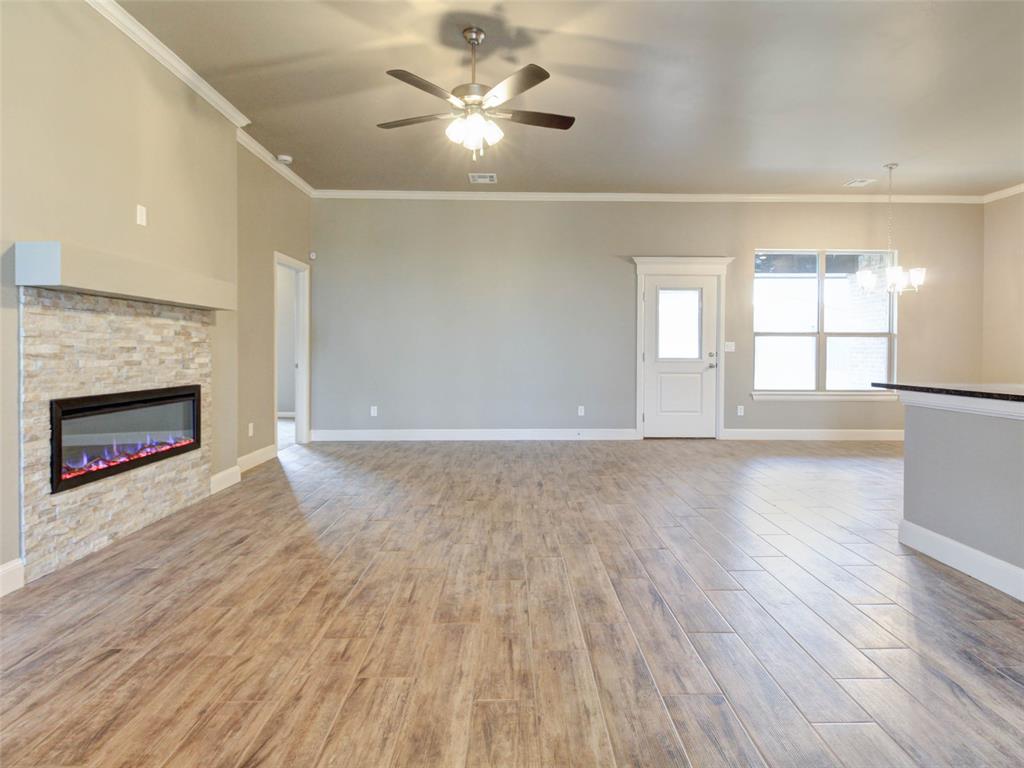 8681 Oak Tree Circle Property Photo 4