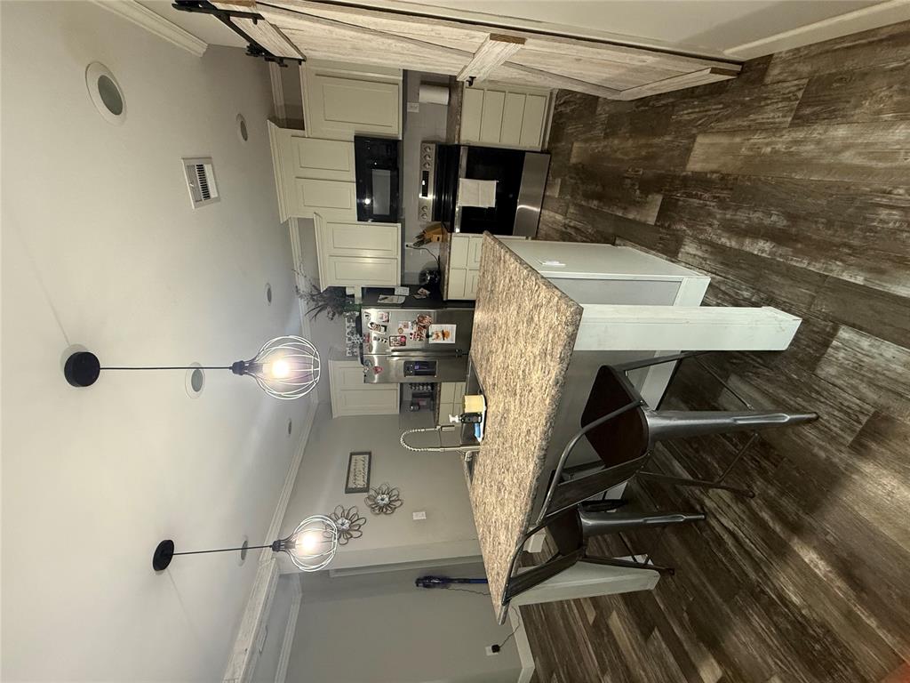 313 N Broadway Street Property Photo 6