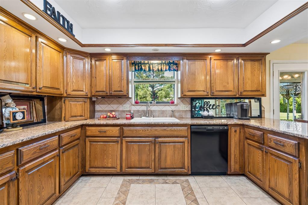 1116 Spring Shadow Drive Property Photo 17