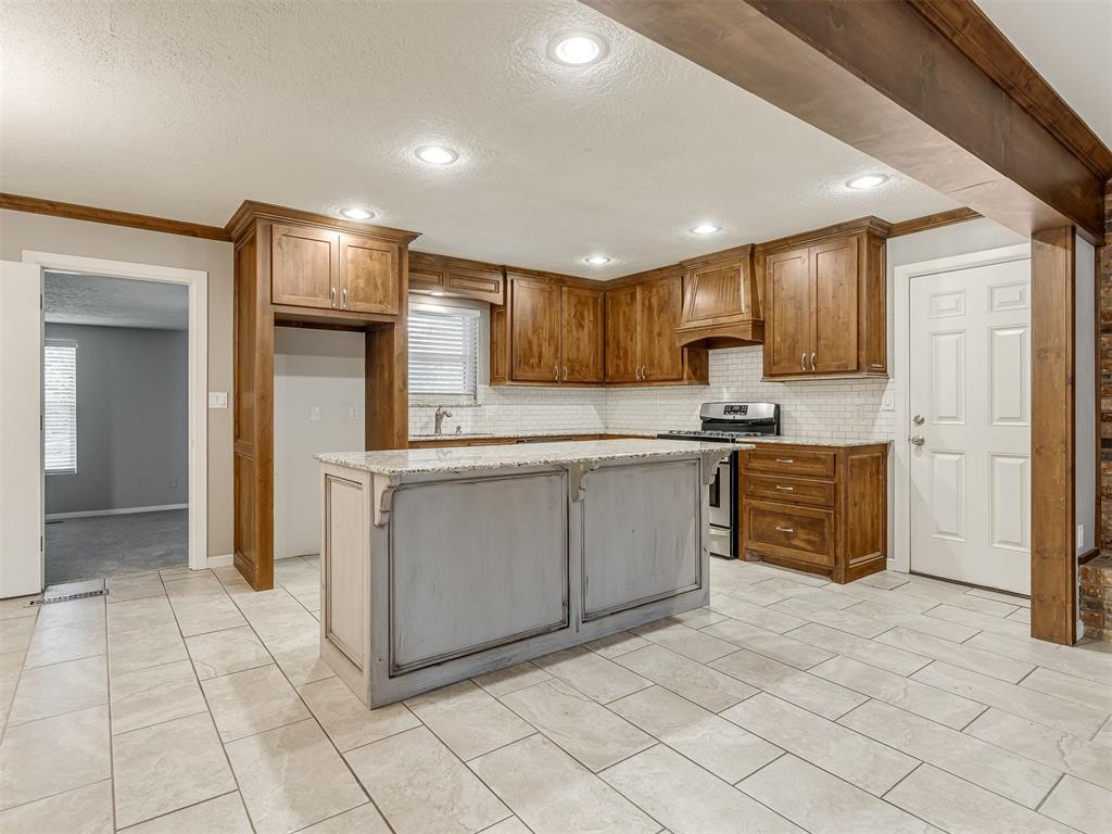 502 W Morehead Avenue Property Photo 11