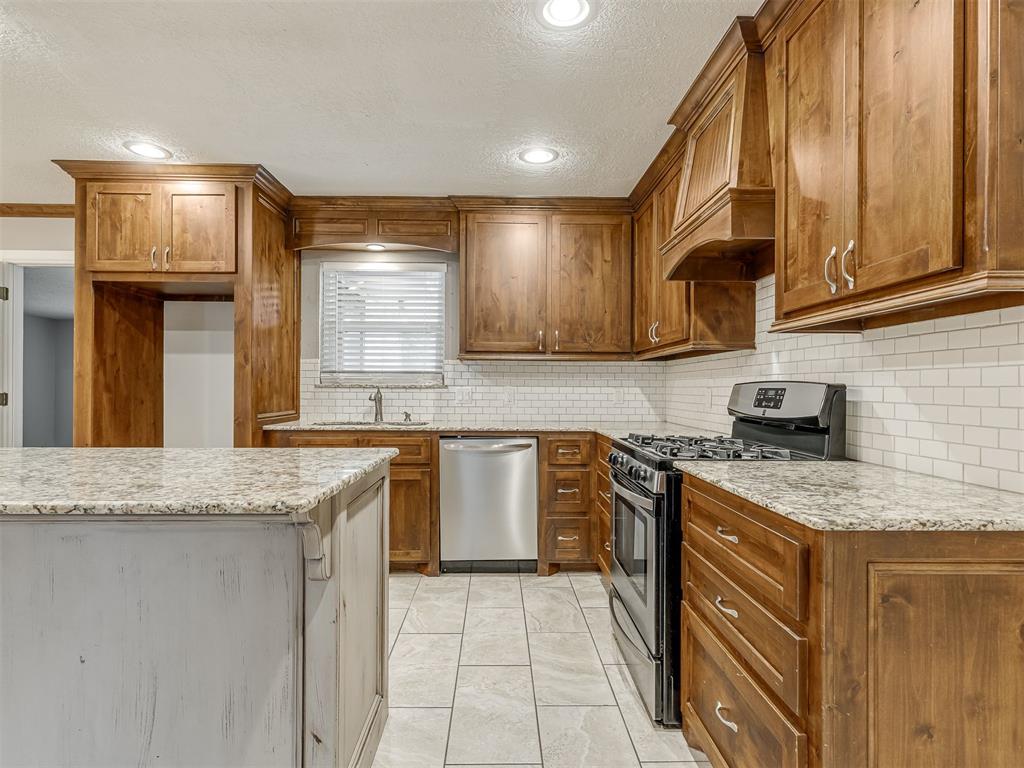502 W Morehead Avenue Property Photo 14