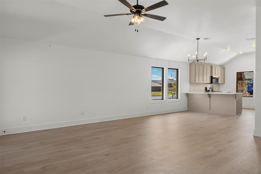 3905 Eureka Drive Property Photo 5