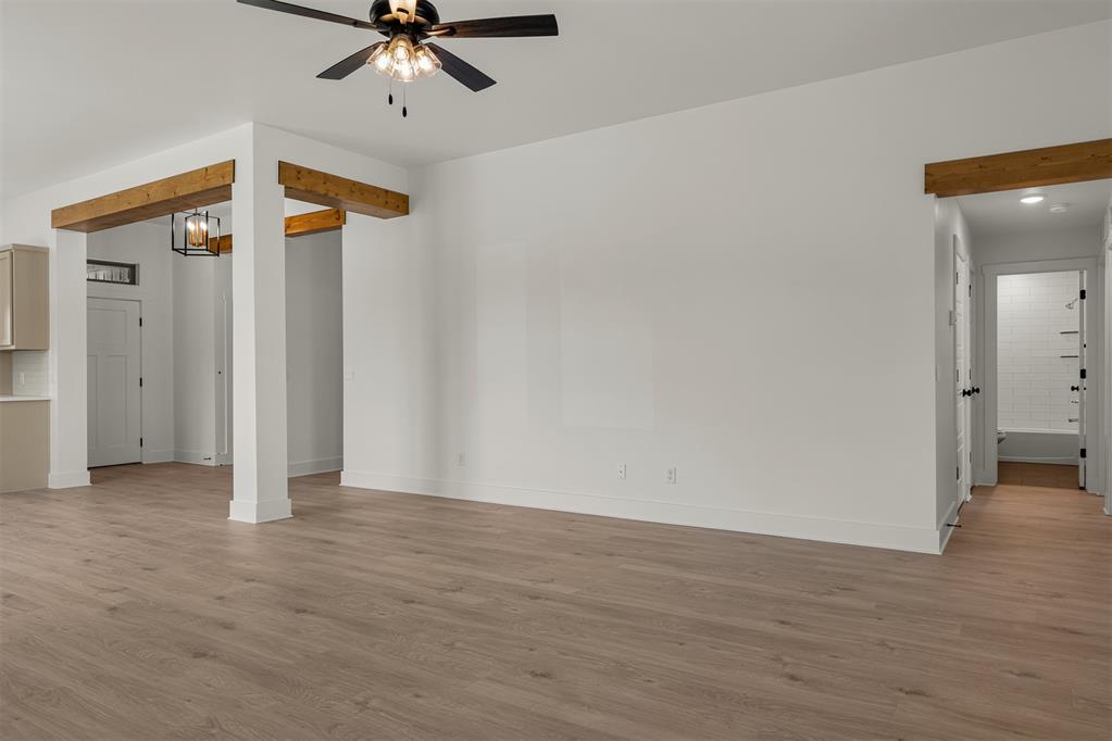 3905 Eureka Drive Property Photo 6