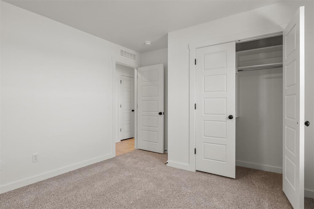 3905 Eureka Drive Property Photo 16