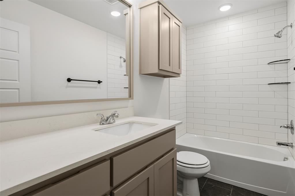 3905 Eureka Drive Property Photo 17