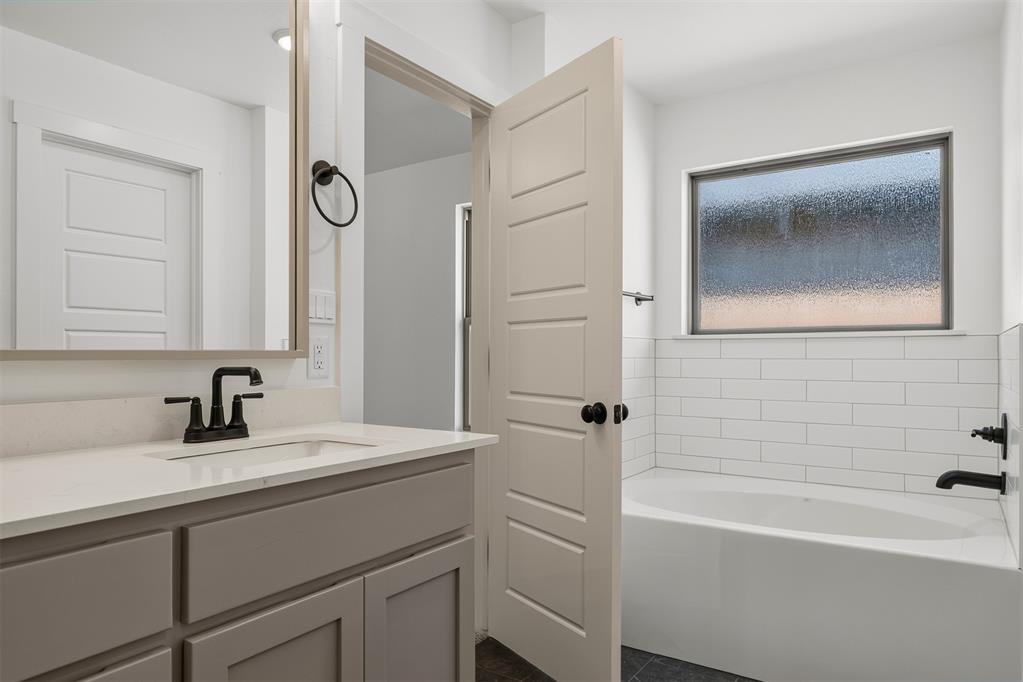 3905 Eureka Drive Property Photo 23