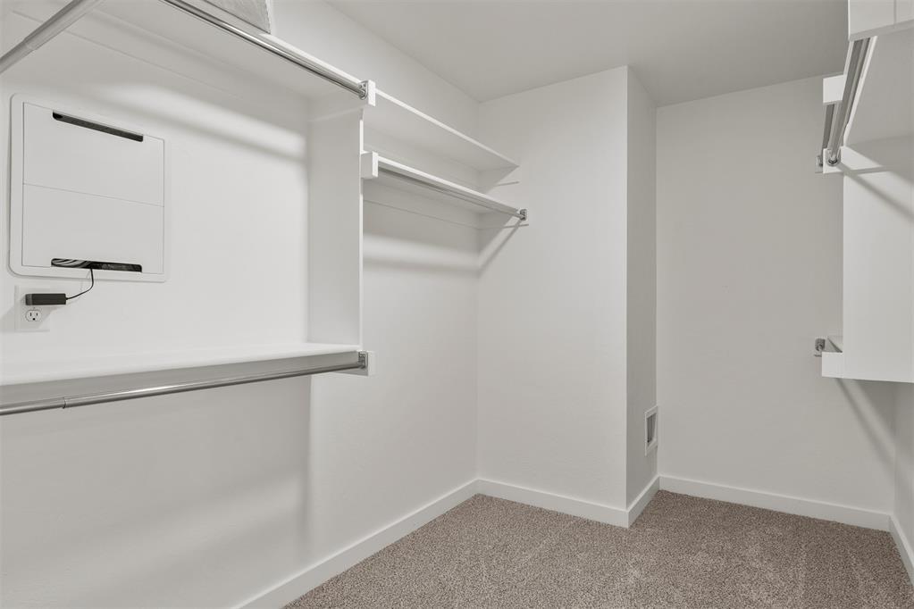3905 Eureka Drive Property Photo 25
