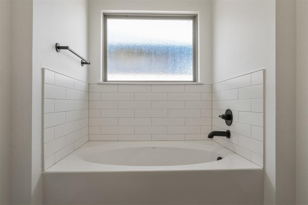 3905 Eureka Drive Property Photo 27