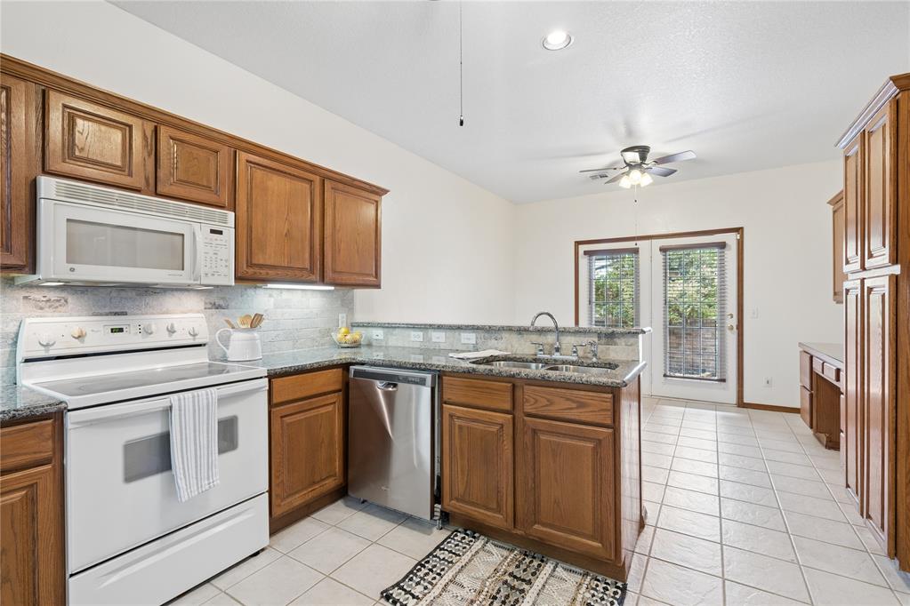 16104 Vintage Court Property Photo 12