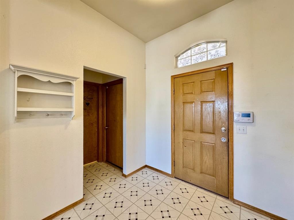 8221 Greer Way Property Photo 4