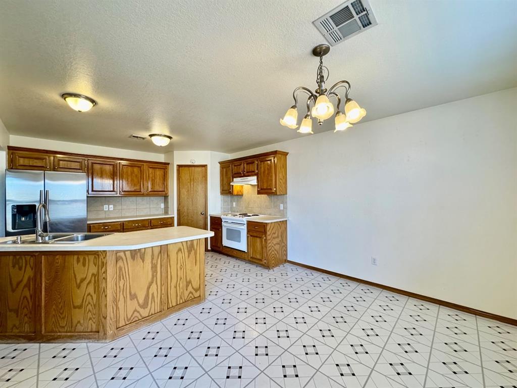 8221 Greer Way Property Photo 9