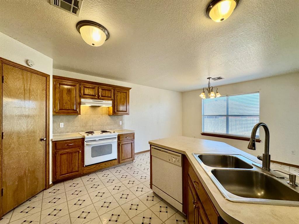 8221 Greer Way Property Photo 16