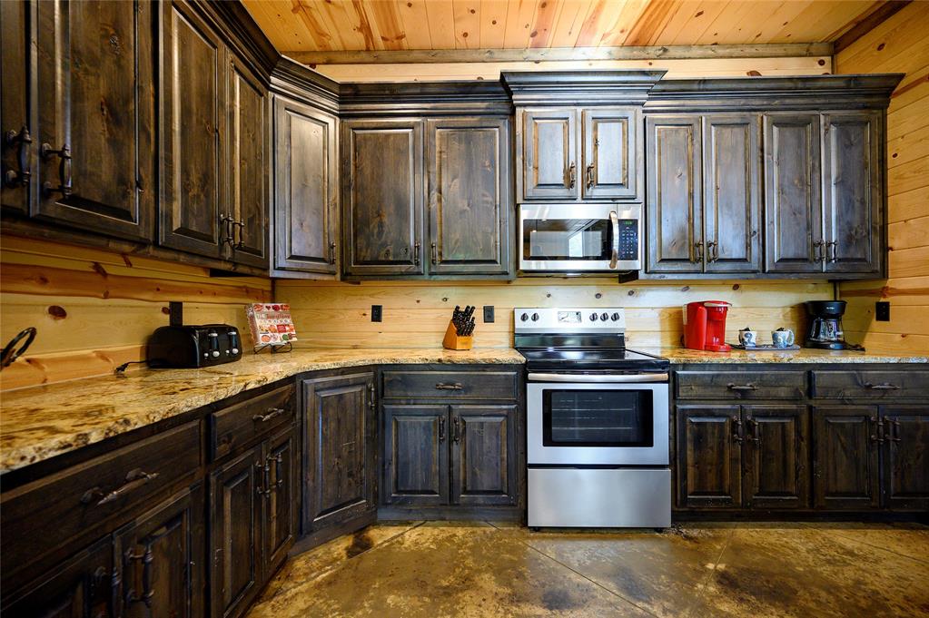 64 Walnut Hill Lane Property Photo 17