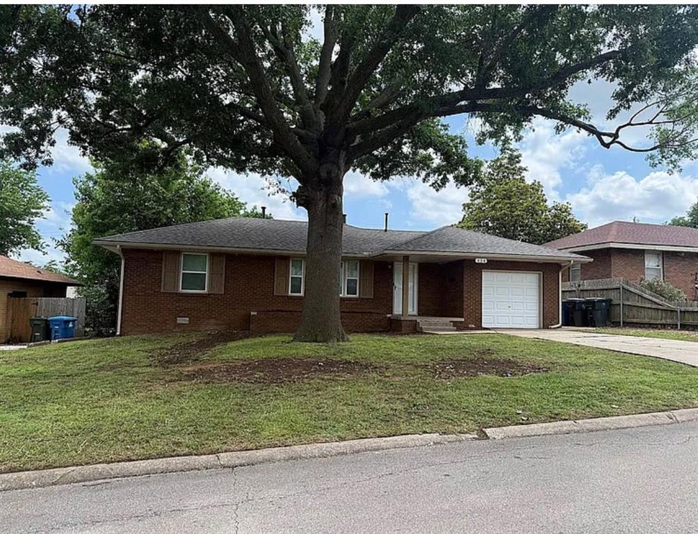124 E Pratt Drive Property Photo 1