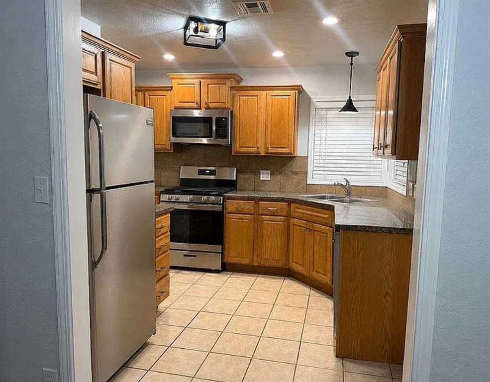 124 E Pratt Drive Property Photo 2