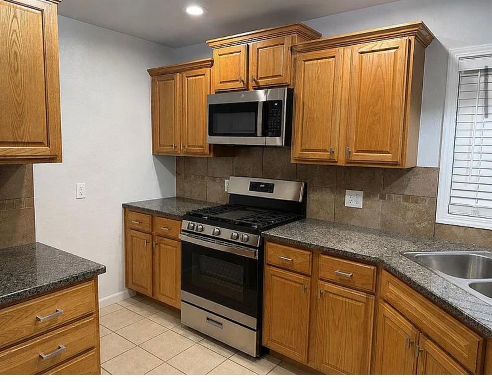 124 E Pratt Drive Property Photo 3