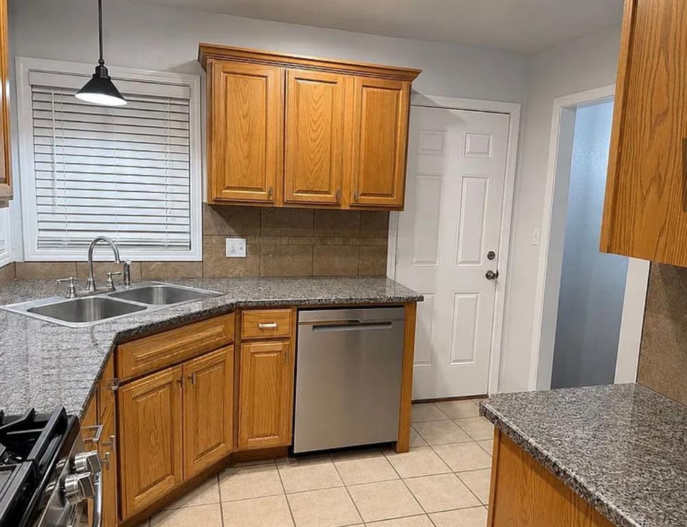 124 E Pratt Drive Property Photo 4