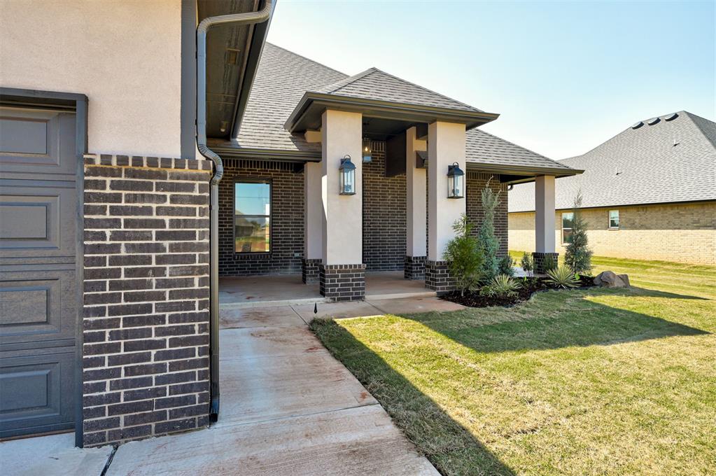 2226 W Cole Drive Property Photo 4