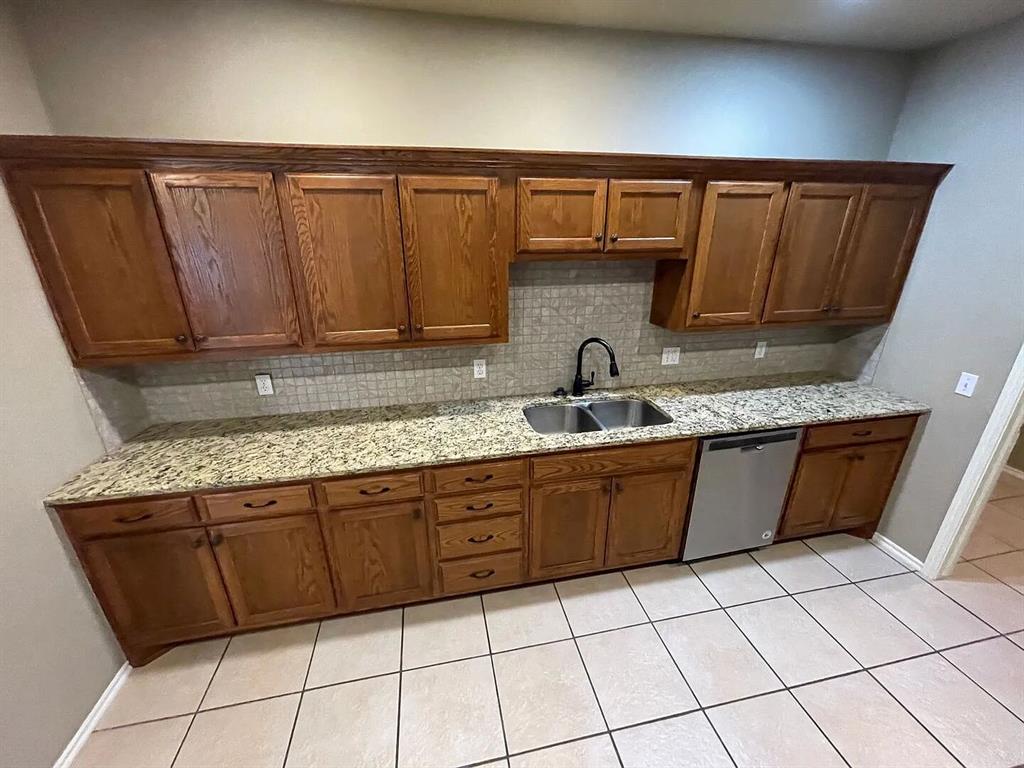 404 N Willowood Drive 404 & 406 Property Photo 7
