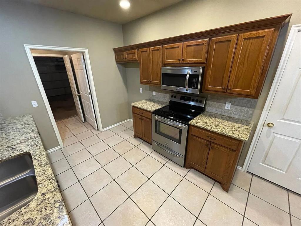 404 N Willowood Drive 404 & 406 Property Photo 8