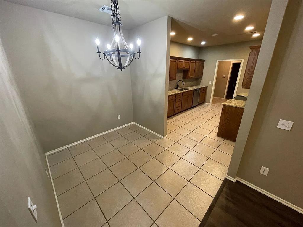 404 N Willowood Drive 404 & 406 Property Photo 10