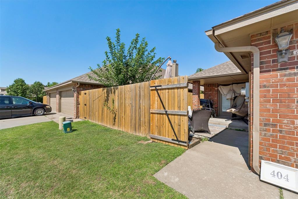 404 N Willowood Drive 404 & 406 Property Photo 13