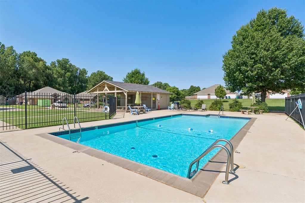 404 N Willowood Drive 404 & 406 Property Photo 17